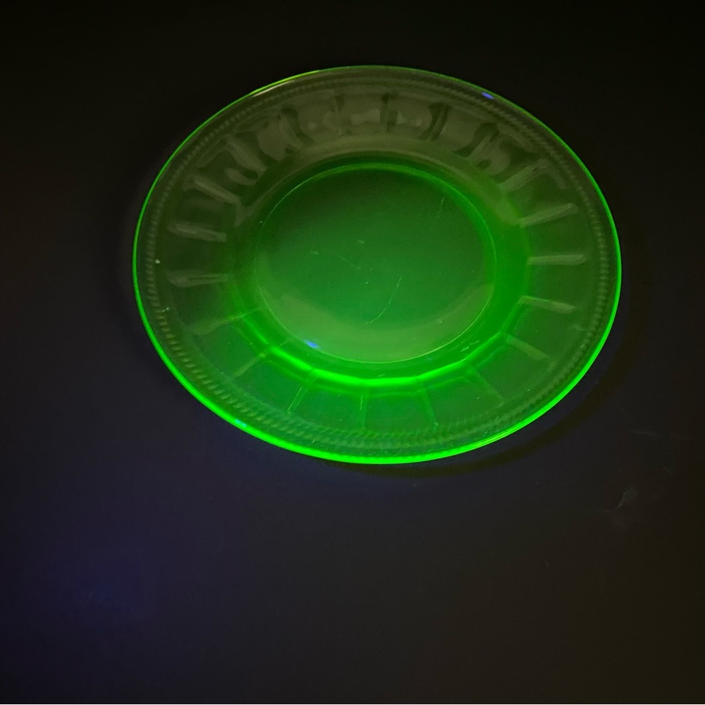 Green Depression Uranium Glass Plate Anchor Hocking Block Pattern 8 inch Plate